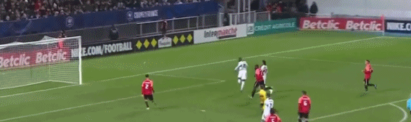 法国杯赛报：姆巴佩帽子戏法阿森西奥1射2传巴黎圣日耳曼9-0拉维尔晋级下一轮