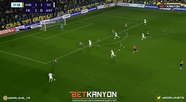 与万达离婚后 伊卡尔迪有了大突破：过去8场比赛打进12球 本赛季打进21球7助攻 